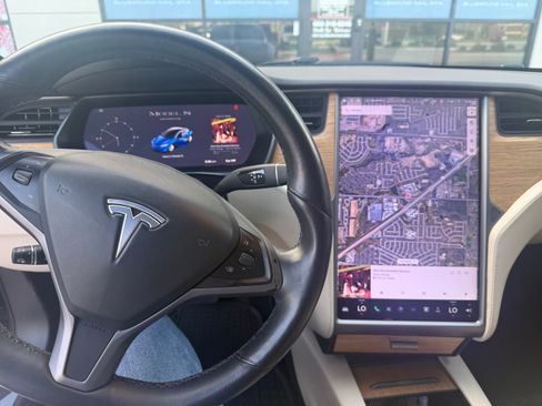 Used 2020 Tesla Model S Long Range Plus AWD/4WD image 2