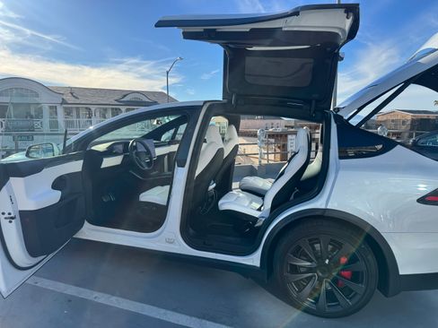 Used 2025 Tesla Model X Plaid image 16