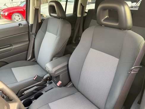 Used 2009 Jeep Patriot Sport FWD image 4