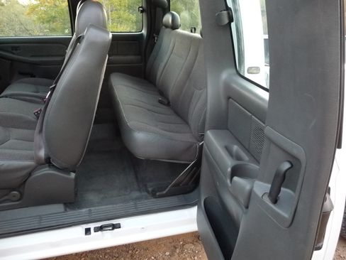 Used 2004 Chevrolet Silverado 1500 W/T RWD image 11