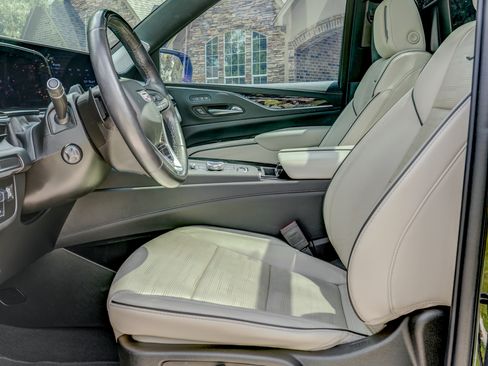 Used 2021 Cadillac Escalade Sport w/ Driver Assist Tech Package image 22