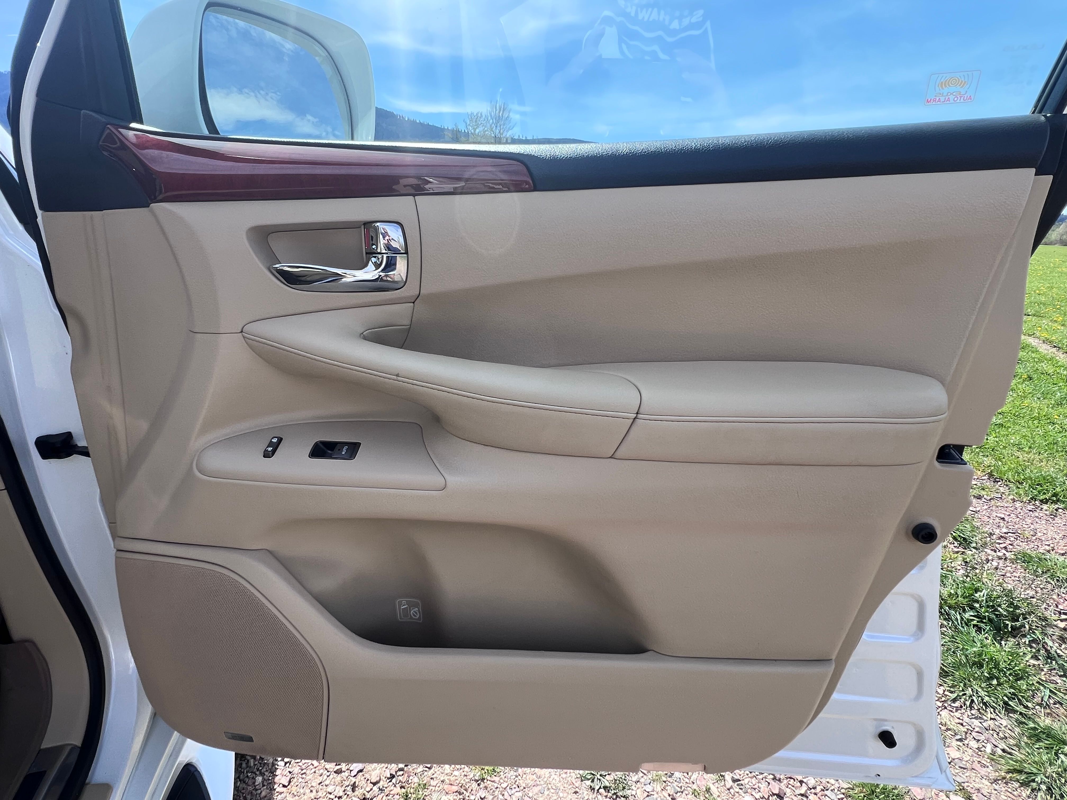 Used 2010 Lexus LX 570 4WD image 15