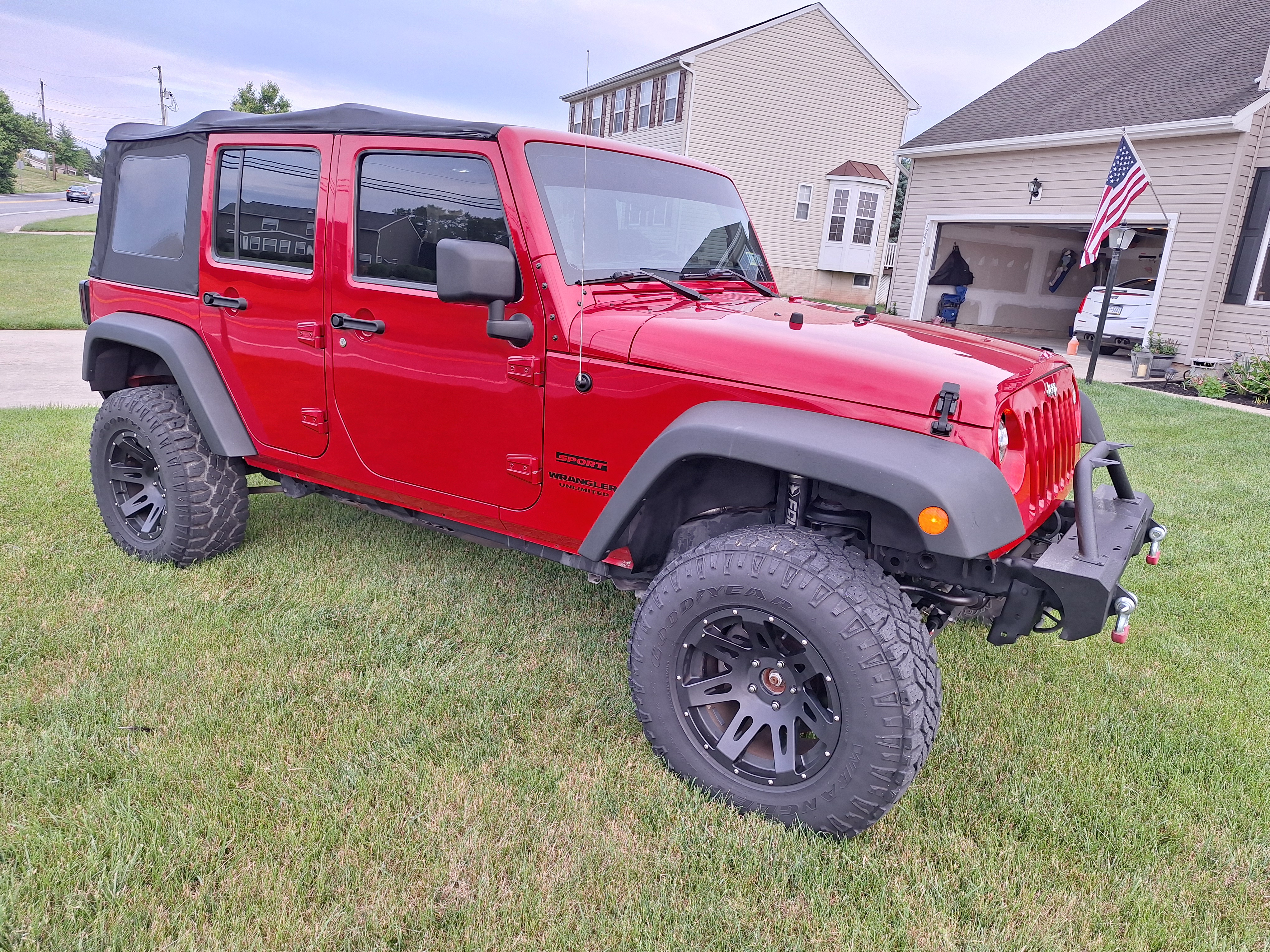Used 2013 Jeep Wrangler Unlimited Sport w/ Connectivity Group AWD/4WD image 9
