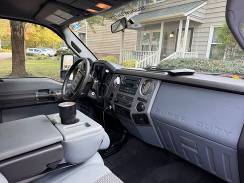 Used 2012 Ford F350 XLT w/ Camper Pkg image 16