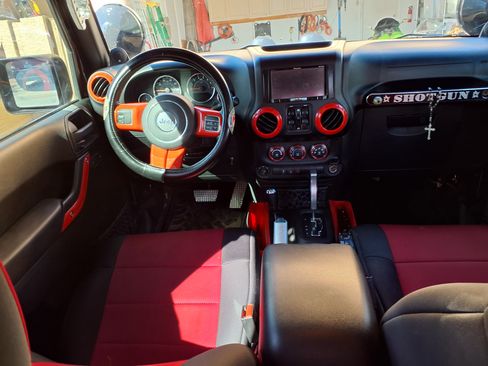 Used 2012 Jeep Wrangler Unlimited Sport image 13