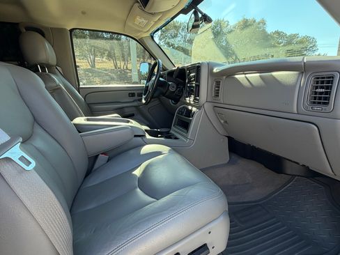 Used 2004 Chevrolet Silverado 2500 LT w/ Heavy-Duty Power Package image 10