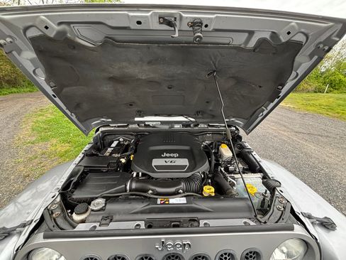 Used 2014 Jeep Wrangler Sahara w/ Connectivity Group AWD/4WD image 15