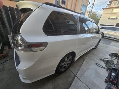 Used 2015 Toyota Sienna SE Premium