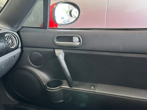 Used 2006 MAZDA MX-5 Miata Sport image 17
