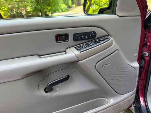 Used 2005 Chevrolet Tahoe Z71 w/ Preferred Equipment Group AWD/4WD image 15