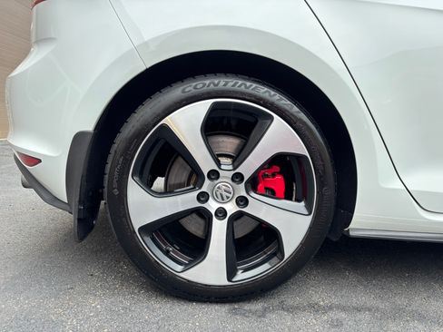 Used 2017 Volkswagen GTI SE FWD image 14
