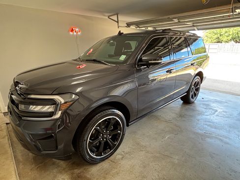 Used 2024 Ford Expedition Limited AWD/4WD image 11