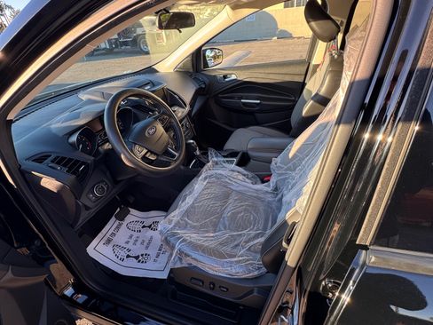 Used 2018 Ford Escape SE w/ SE Sport Appearance Package image 4