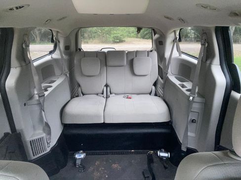 Used 2011 Dodge Grand Caravan Mainstreet w/ PWR Convenience Group FWD image 13