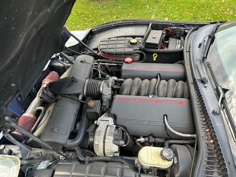 Used 2000 Chevrolet Corvette Coupe w/ Roof Pkg image 17