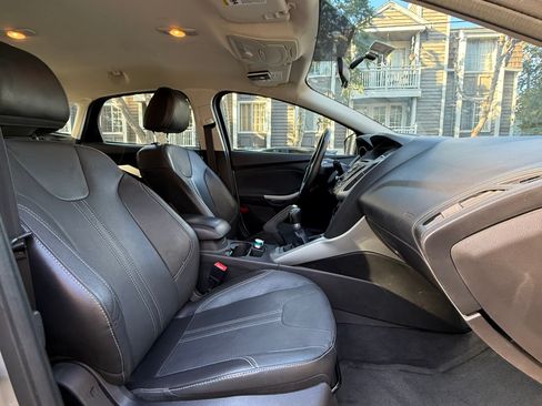 Used 2014 Ford Focus SE w/ Equipment Group 201A image 9