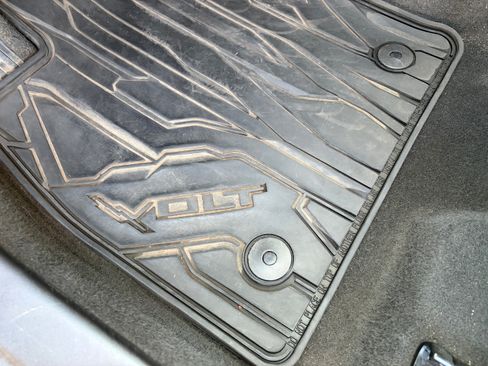 Used 2017 Chevrolet Volt Premier w/ Driver Confidence II Package image 6