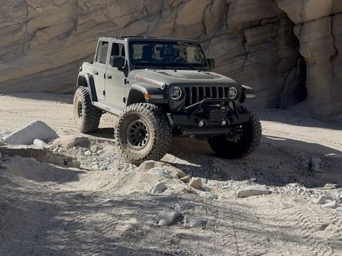 Used 2019 Jeep Wrangler Unlimited Rubicon AWD/4WD image 2