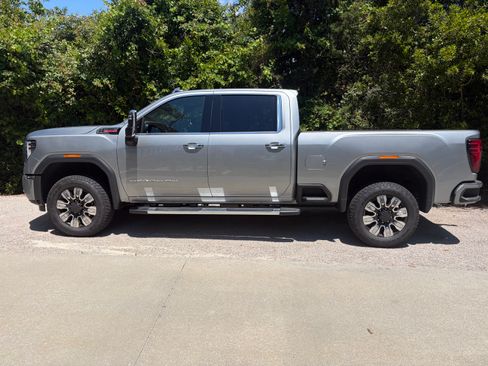 Used 2026 GMC Sierra 2500 Denali w/ Denali Reserve Package AWD/4WD image 6