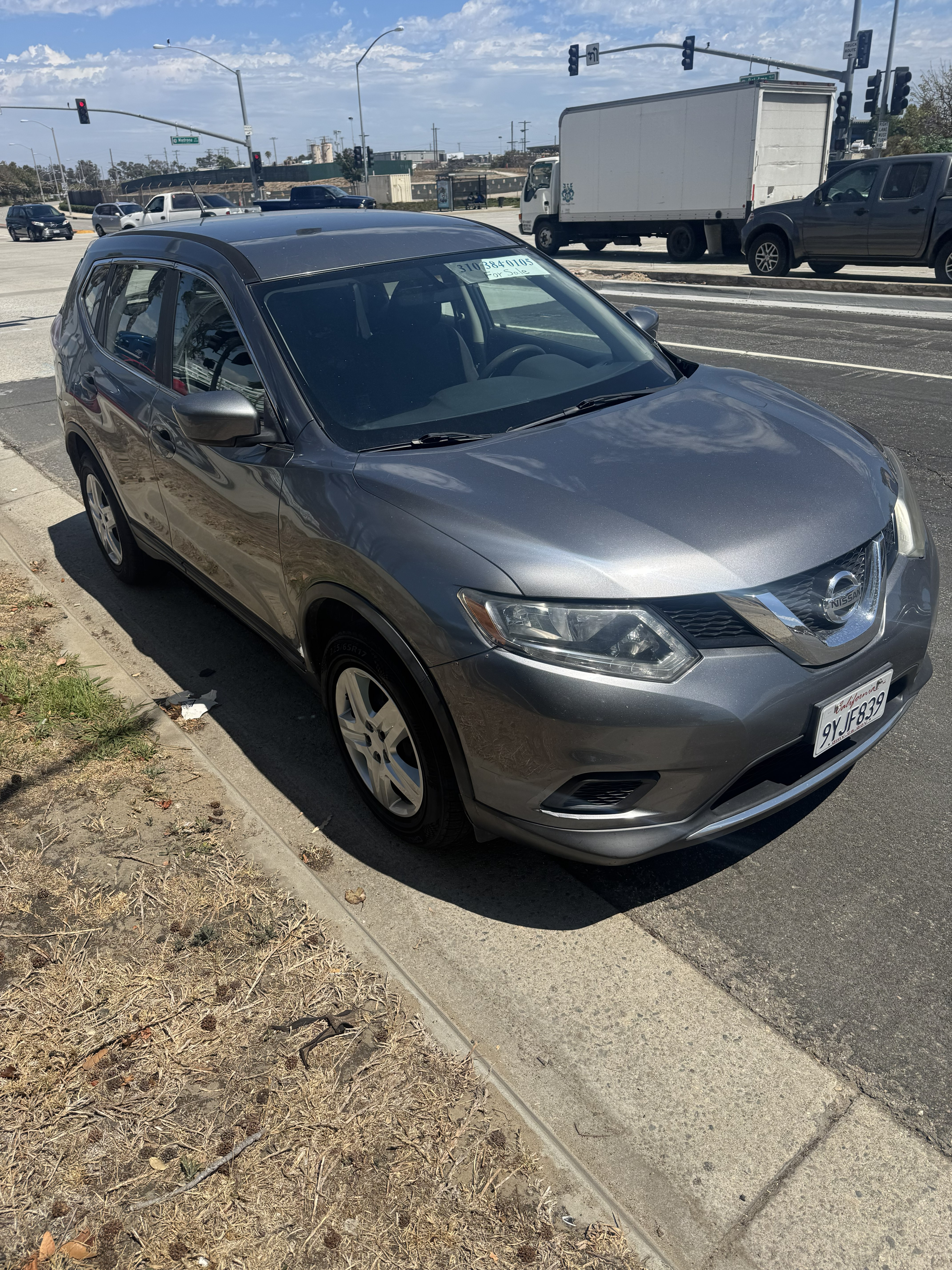 Used 2016 Nissan Rogue S FWD image 1