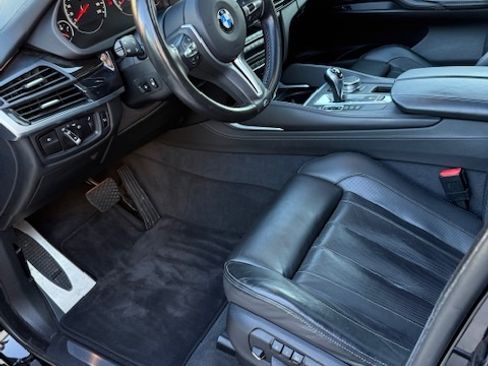 Used 2017 BMW X5 M image 8