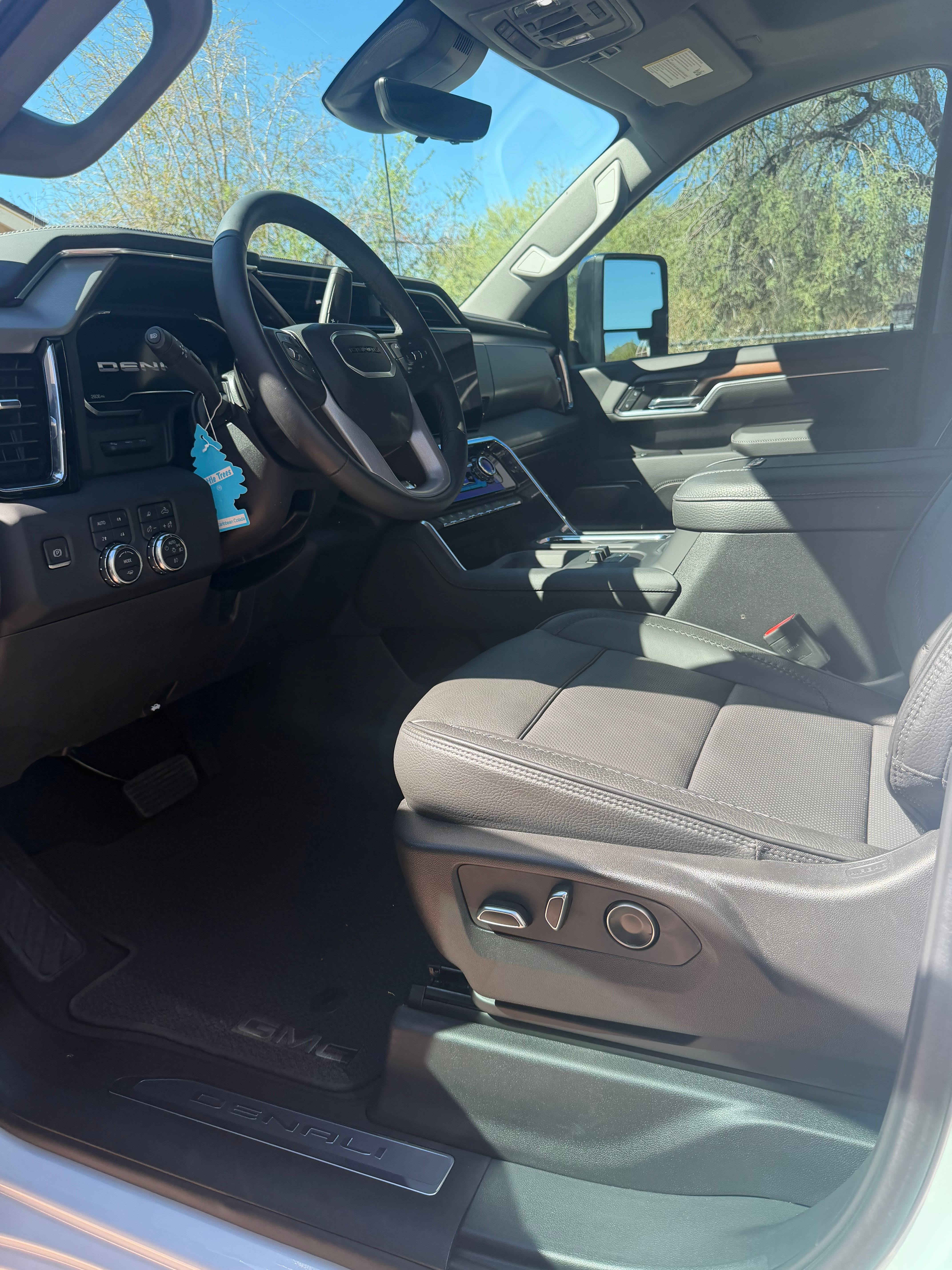 Used 2024 GMC Sierra 3500 Denali w/ Denali Reserve Package AWD/4WD image 4
