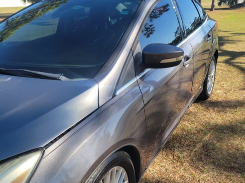 Used 2012 Ford Focus SEL image 2