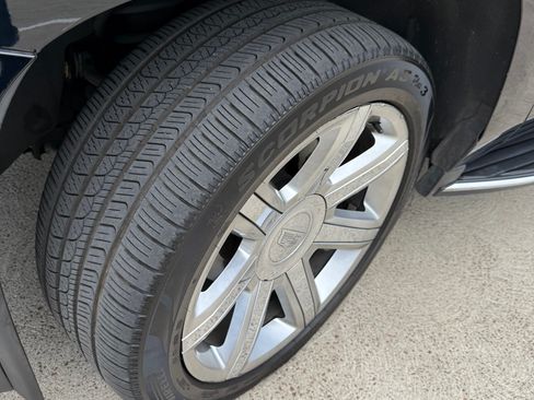 Used 2019 Cadillac Escalade ESV Luxury image 13