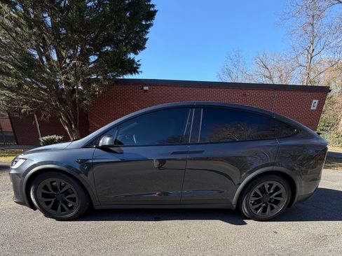 Used 2024 Tesla Model X image 2