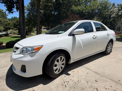 Used 2013 Toyota Corolla L FWD image 11