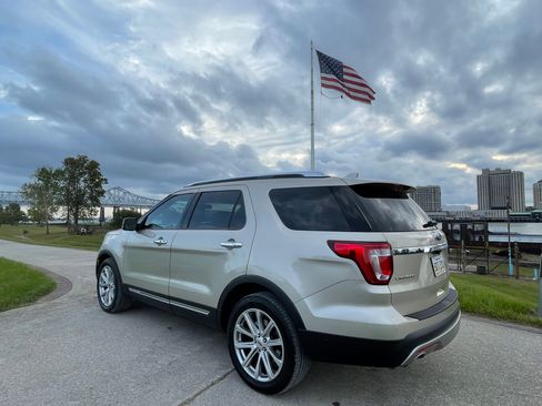 Used 2017 Ford Explorer Limited w/ Equipment Group 301A image 5