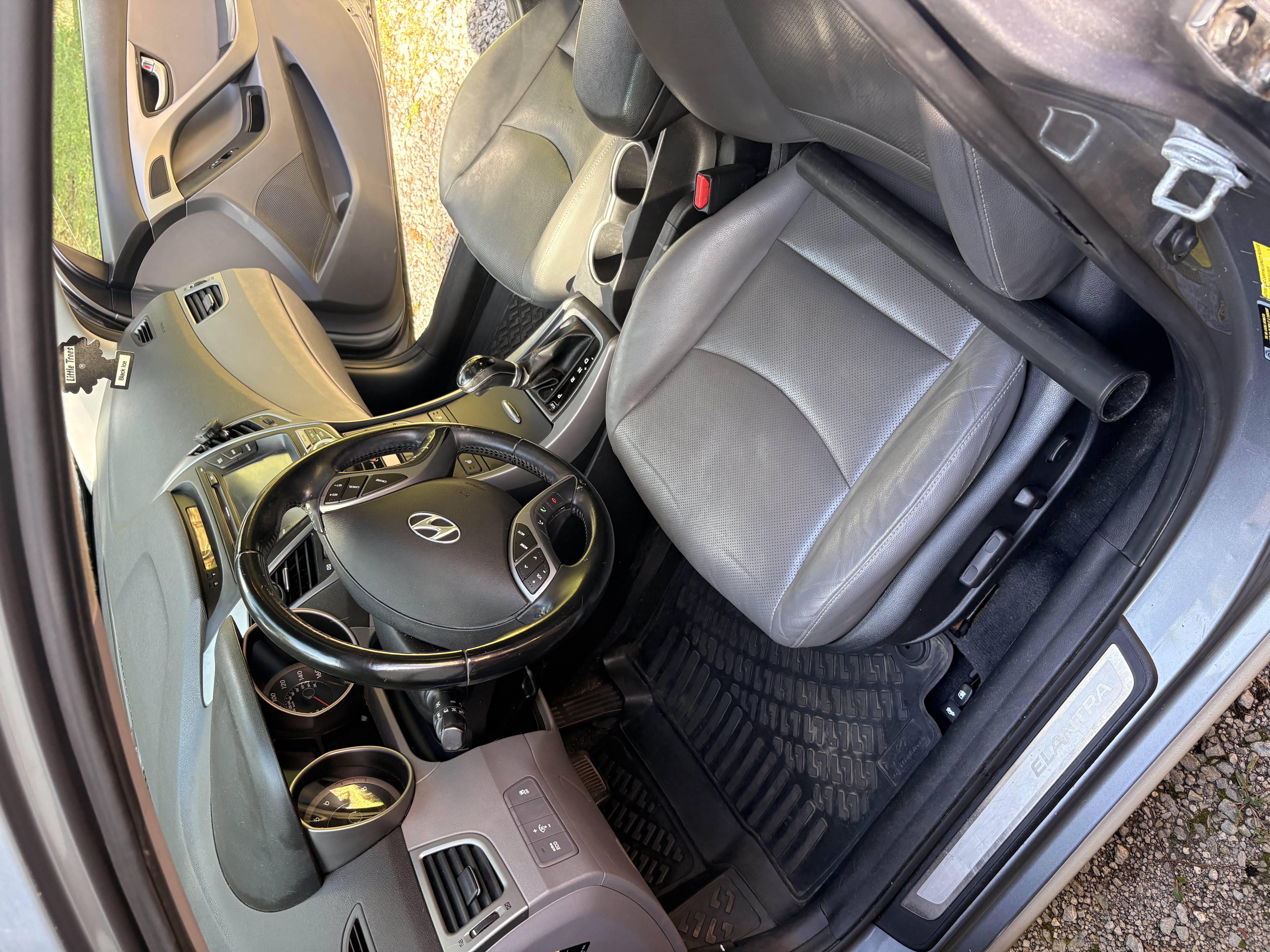 Used 2014 Hyundai Elantra Limited w/ Option Group 03 FWD image 6