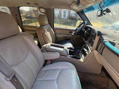 Used 2003 Chevrolet Suburban Z71 image 5