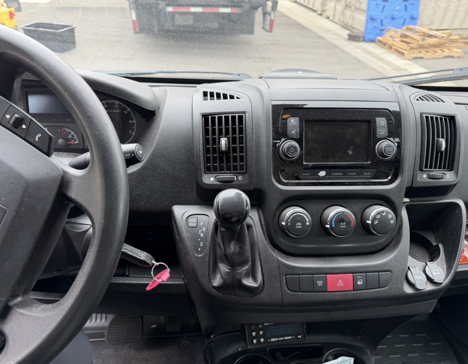 Used 2018 RAM ProMaster 2500 FWD image 4