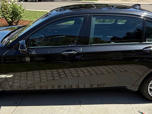Used 2014 BMW ALPINA B7 RWD image 1