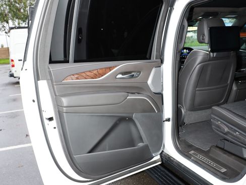 Used 2021 Cadillac Escalade ESV Sport Platinum image 11