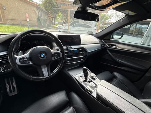 Used 2019 BMW 530e w/ M Sport Package image 15