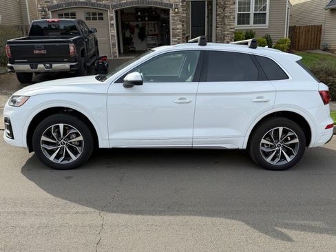 Used 2021 Audi Q5 2.0T Premium w/ Convenience Package image 2