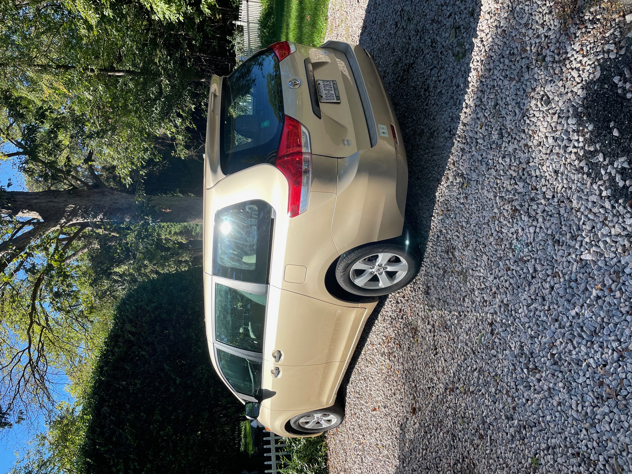 Used 2012 Toyota Sienna FWD image 2