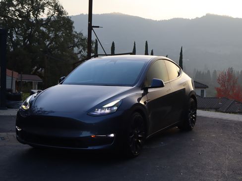 Used 2021 Tesla Model Y Performance image 2
