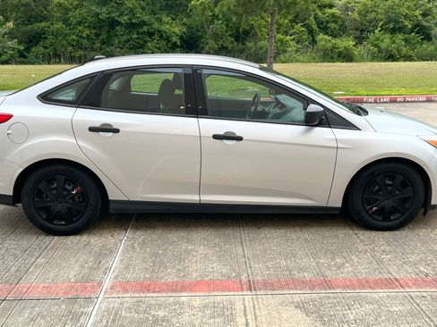 Used 2014 Ford Focus S FWD image 8