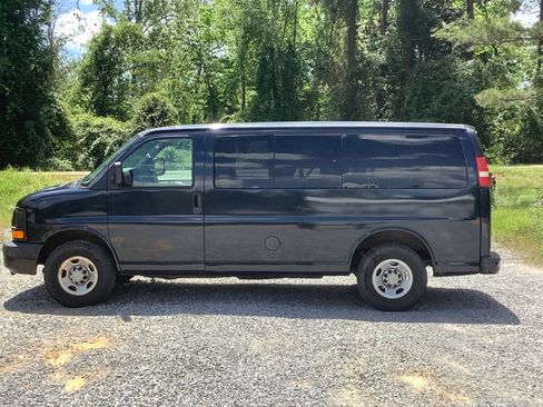 Used 2008 Chevrolet Express 2500 Passenger image 10