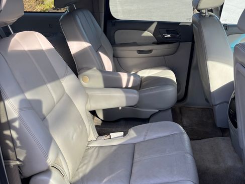 Used 2008 Chevrolet Suburban LTZ w/ LTZ Preferred Equipment Group image 22