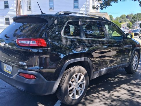 Used 2014 Jeep Cherokee Latitude w/ Comfort/Convenience Group AWD/4WD image 4