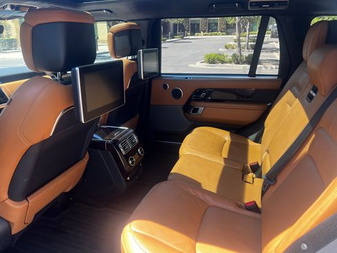 Used 2018 Land Rover Range Rover Long Wheelbase Autobiography image 17