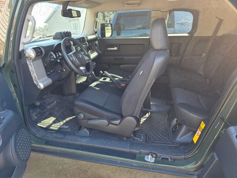 Used 2014 Toyota FJ Cruiser 4WD image 8