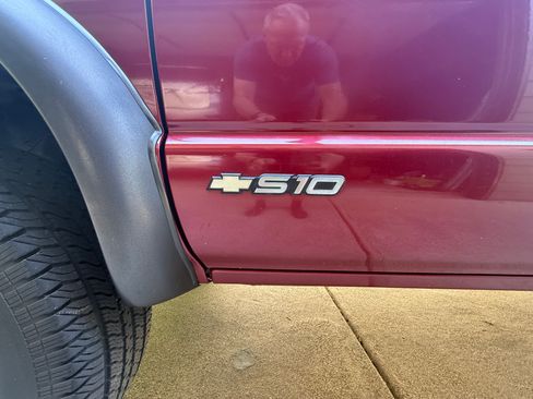 Used 1995 Chevrolet S10 Pickup LS image 18