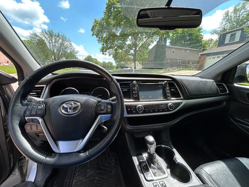 Used 2015 Toyota Highlander XLE AWD/4WD image 4