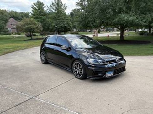 Used 2018 Volkswagen Golf 4-Door image 5