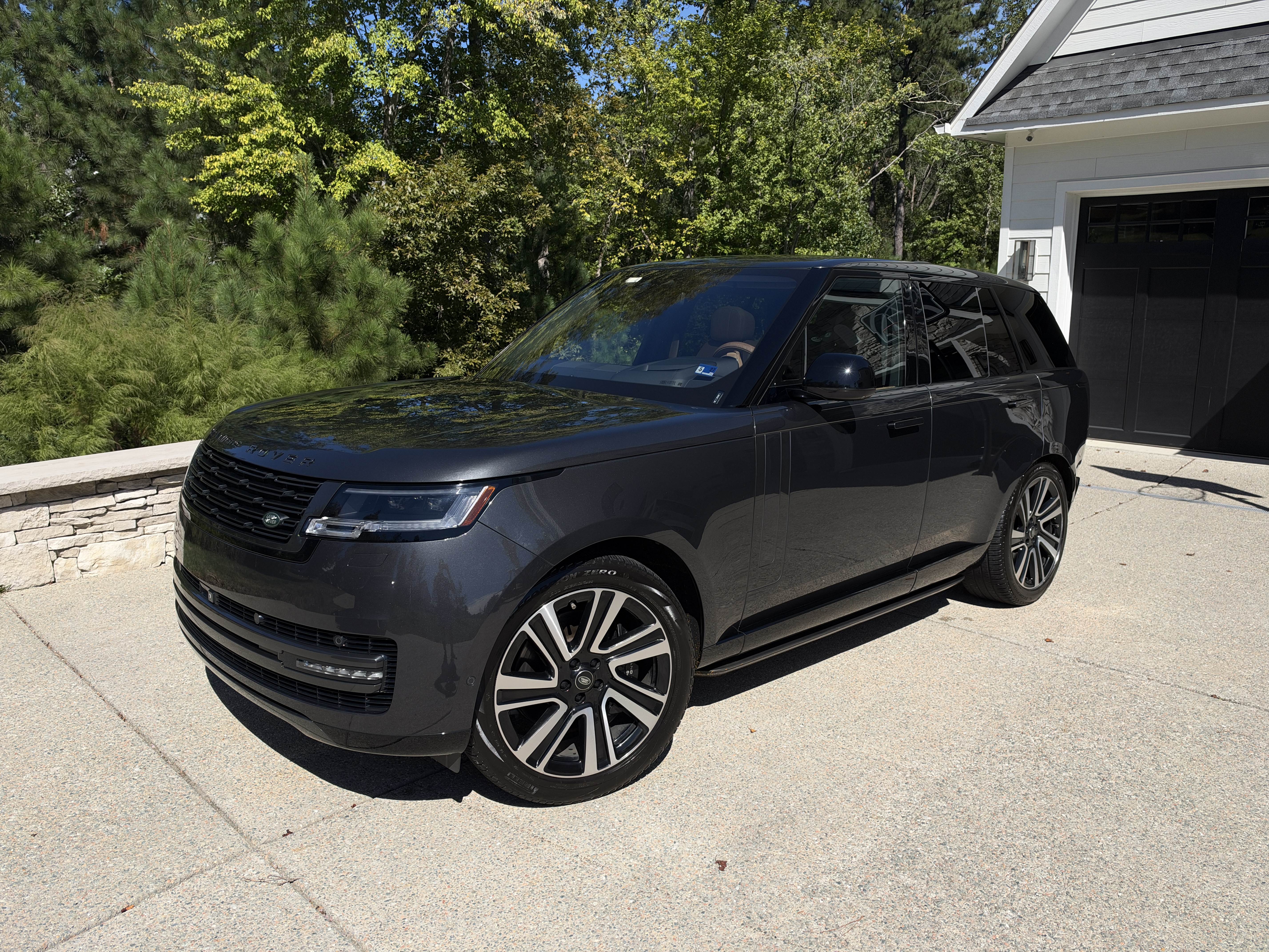 Used 2023 Land Rover Range Rover SE AWD/4WD image 2